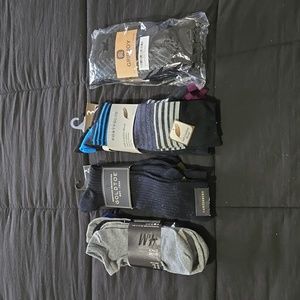 NWT Mens Lot of Socks 10 pair. 4 low - 6 Regular Size